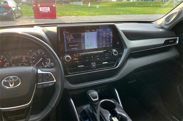used 2022 Toyota Highlander car