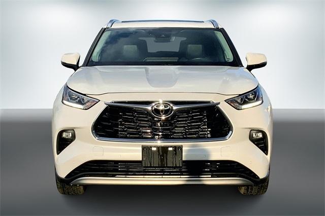 used 2022 Toyota Highlander car