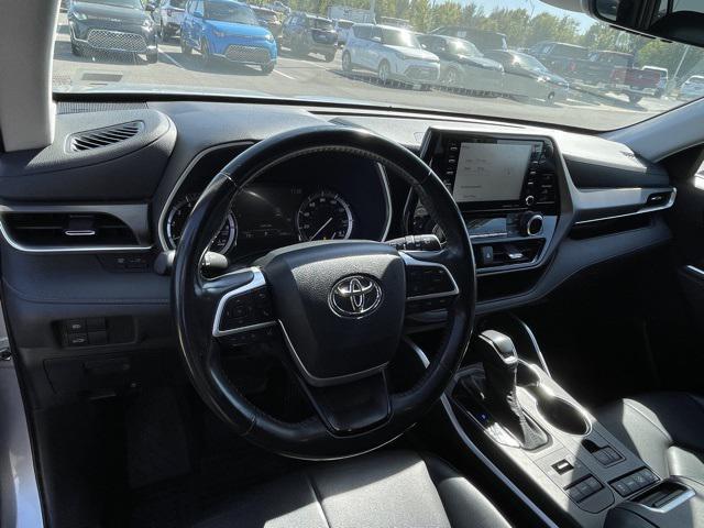 used 2022 Toyota Highlander car, priced at $34,500