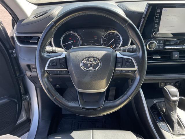 used 2022 Toyota Highlander car, priced at $34,500