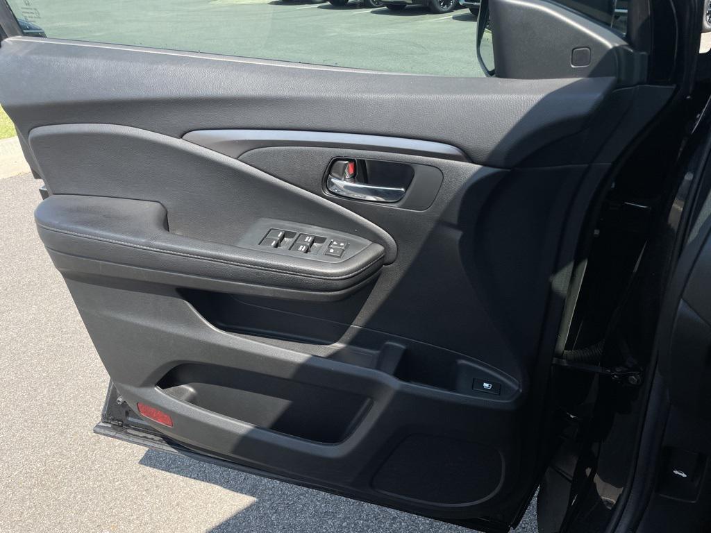 used 2022 Honda Pilot car, priced at $28,234