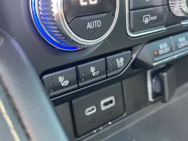 used 2022 GMC Yukon XL car, priced at $53,400