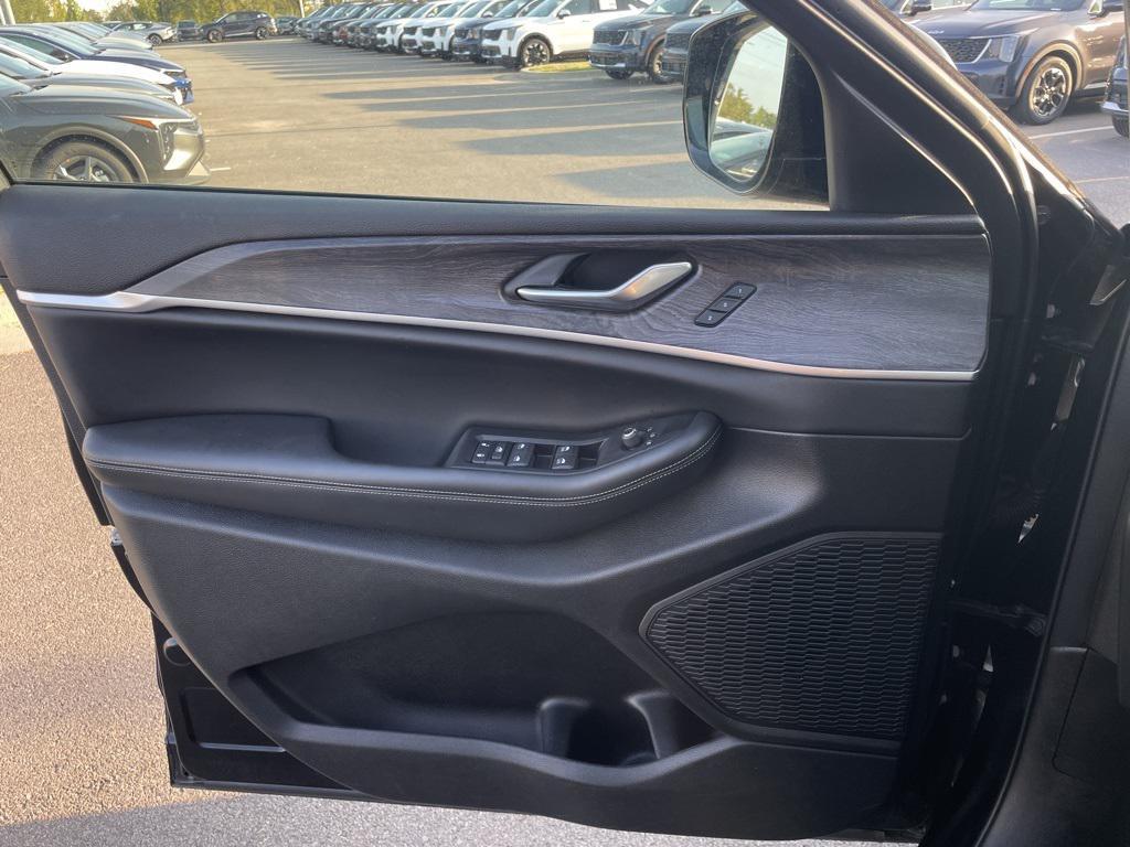 used 2024 Jeep Grand Cherokee L car, priced at $33,042