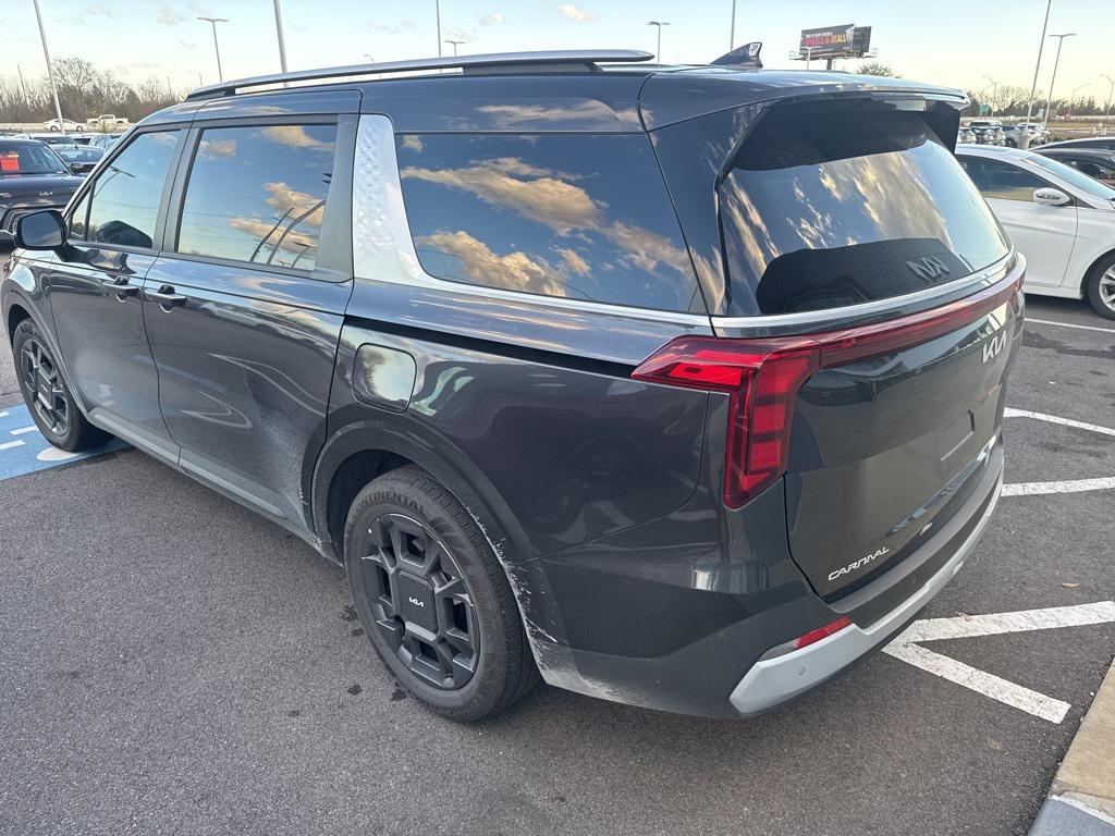 used 2025 Kia Carnival Hybrid car, priced at $39,071