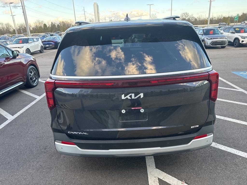 used 2025 Kia Carnival Hybrid car, priced at $39,071