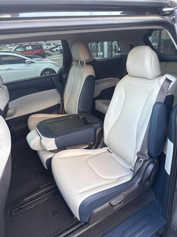 used 2025 Kia Carnival Hybrid car, priced at $39,071