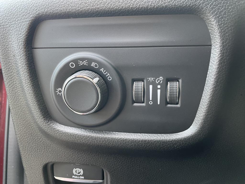 used 2024 Jeep Grand Cherokee car, priced at $30,454