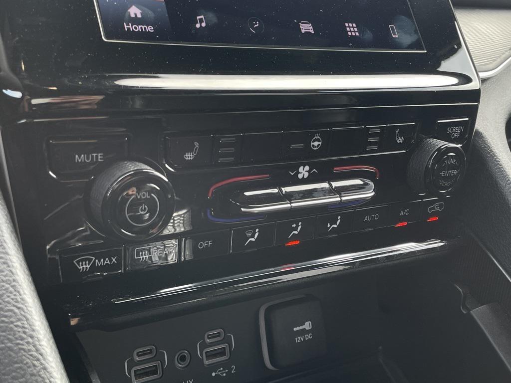 used 2024 Jeep Grand Cherokee car, priced at $30,454