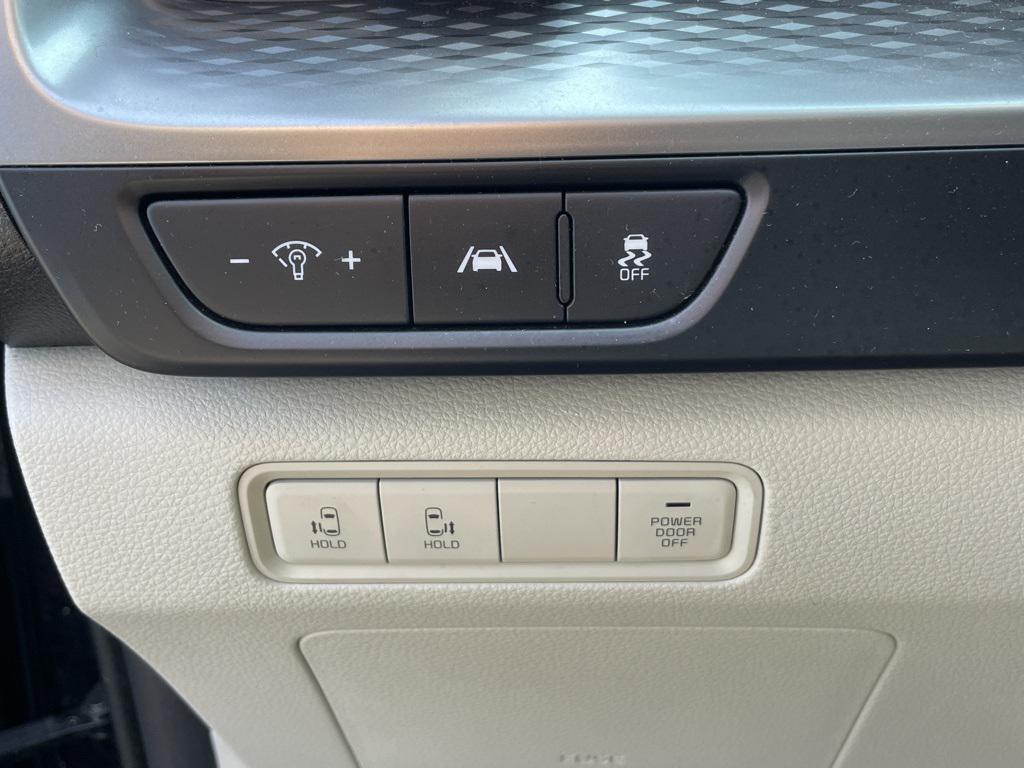 used 2024 Kia Carnival car, priced at $31,426