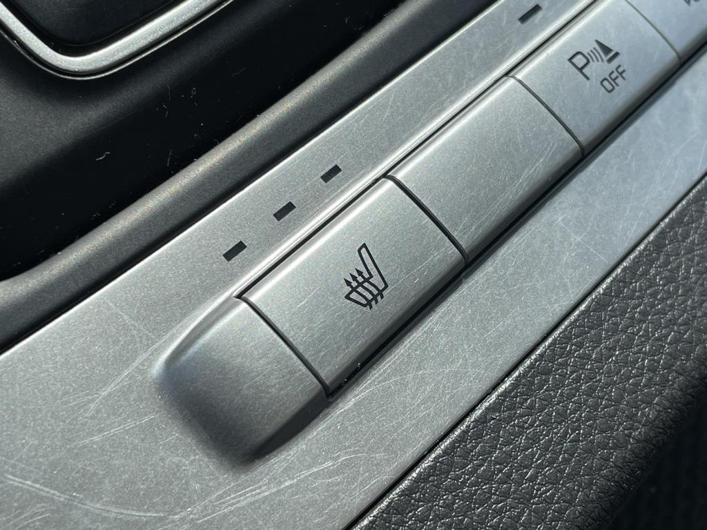 used 2024 Kia Carnival car, priced at $31,426