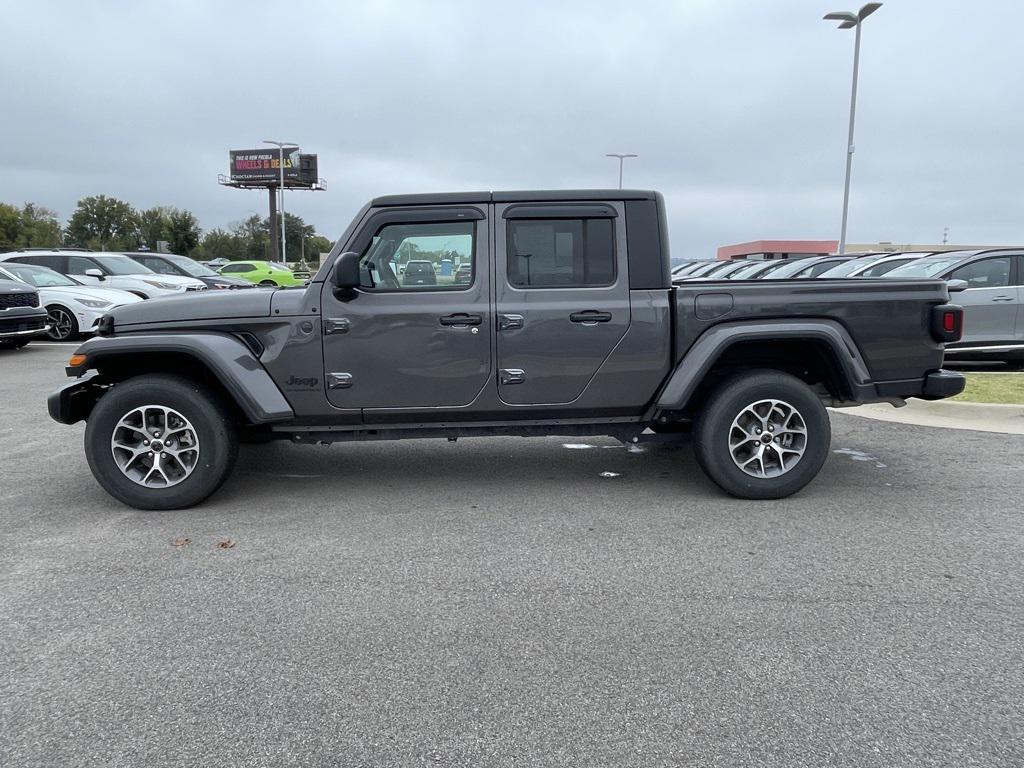 used 2024 Jeep Gladiator car, priced at $37,870