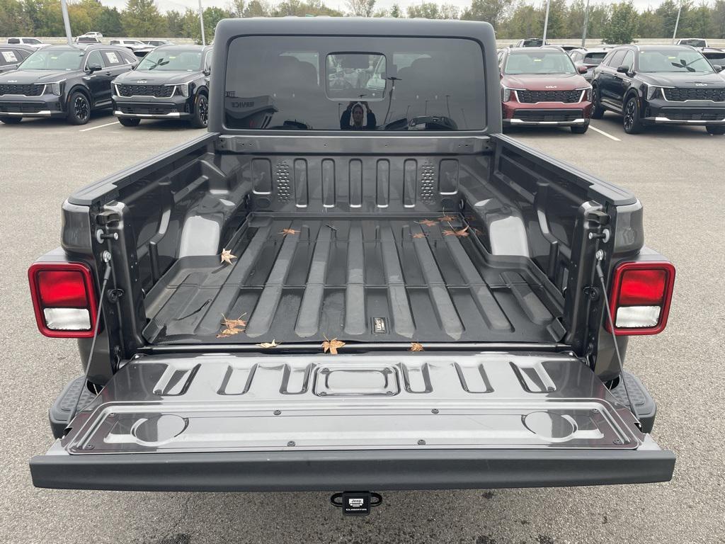 used 2024 Jeep Gladiator car, priced at $37,870
