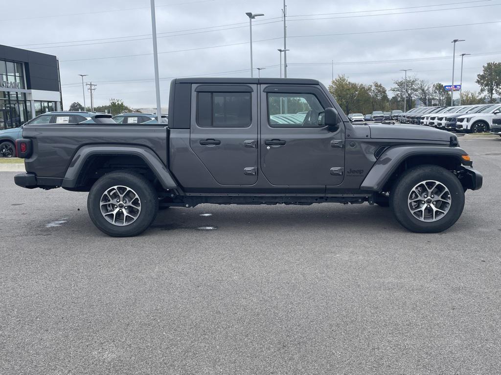 used 2024 Jeep Gladiator car, priced at $37,870