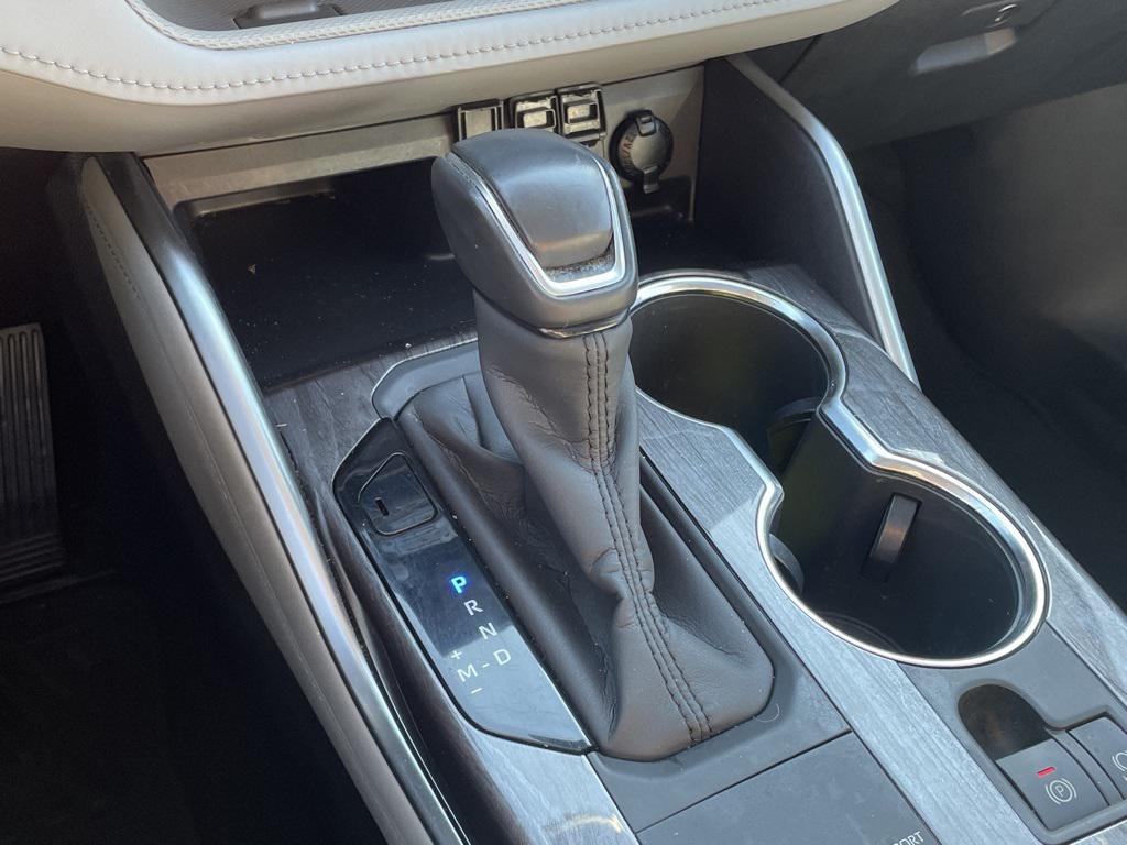 used 2020 Toyota Highlander car, priced at $27,779