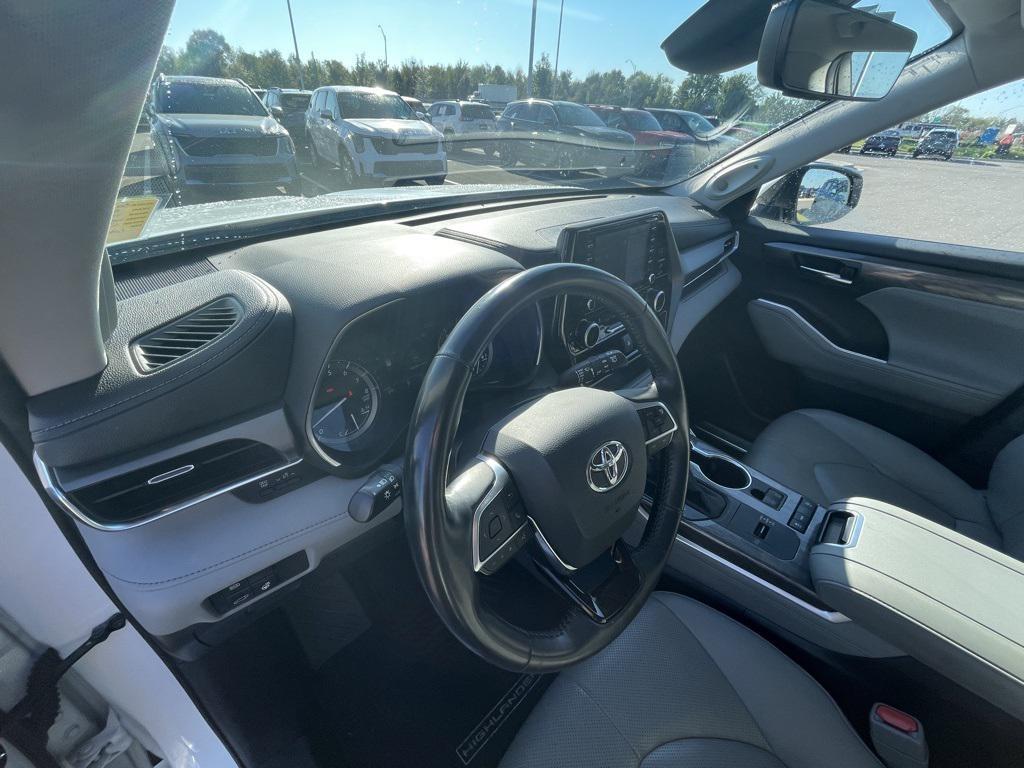 used 2020 Toyota Highlander car, priced at $27,779