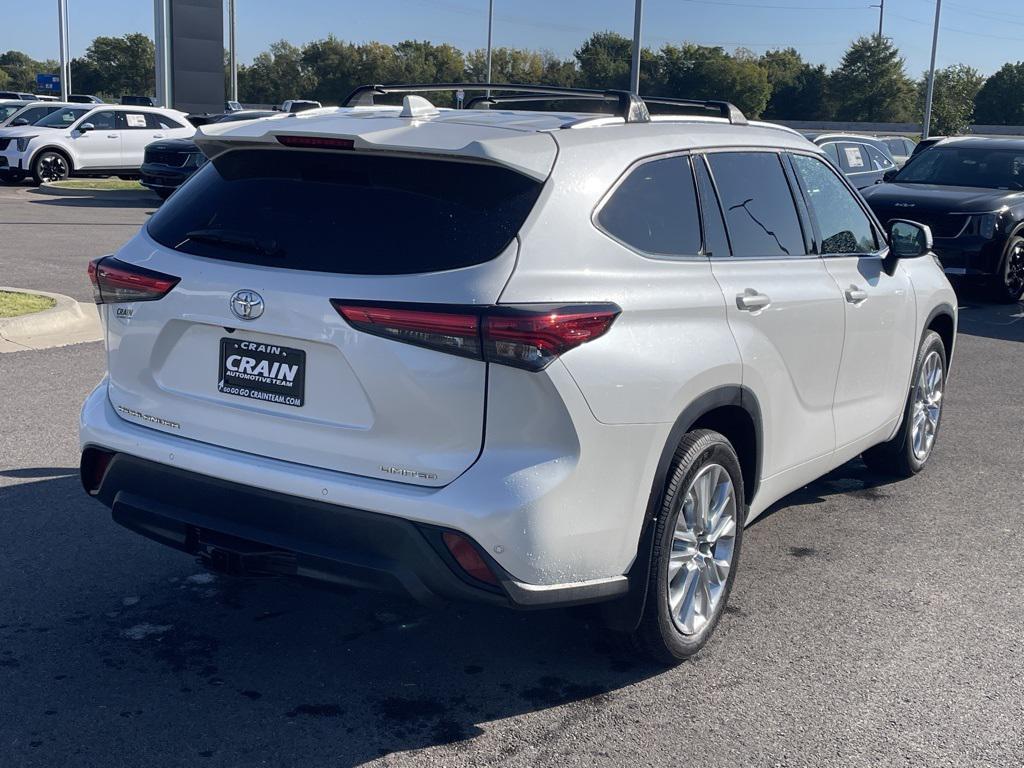 used 2020 Toyota Highlander car, priced at $27,779