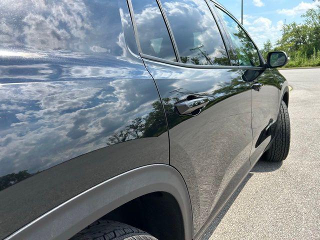 new 2025 Chevrolet Traverse car, priced at $45,315