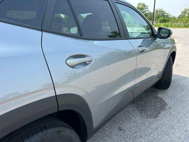 new 2025 Chevrolet Trax car