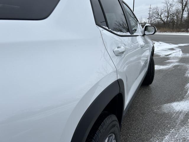 new 2025 Chevrolet Equinox car, priced at $32,341