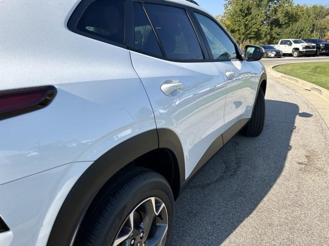 new 2025 Chevrolet Trax car