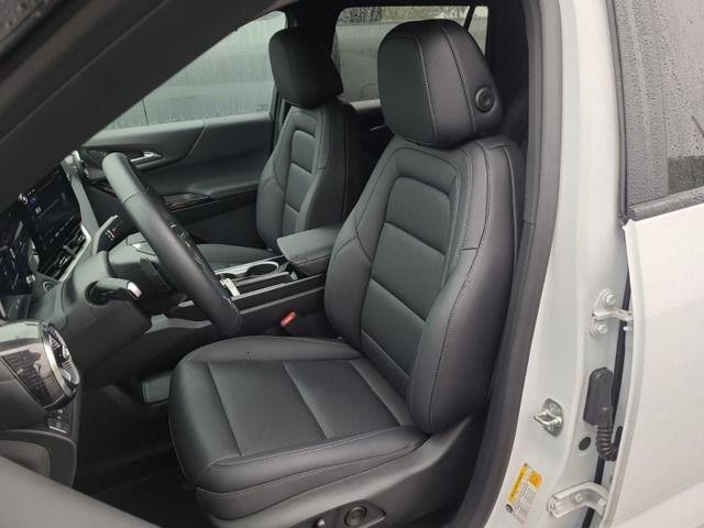 used 2025 Chevrolet Equinox car, priced at $27,956