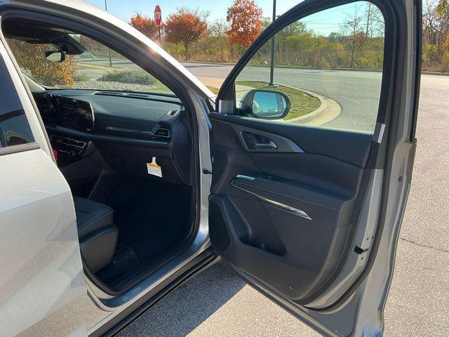 new 2026 Chevrolet Traverse car, priced at $47,326