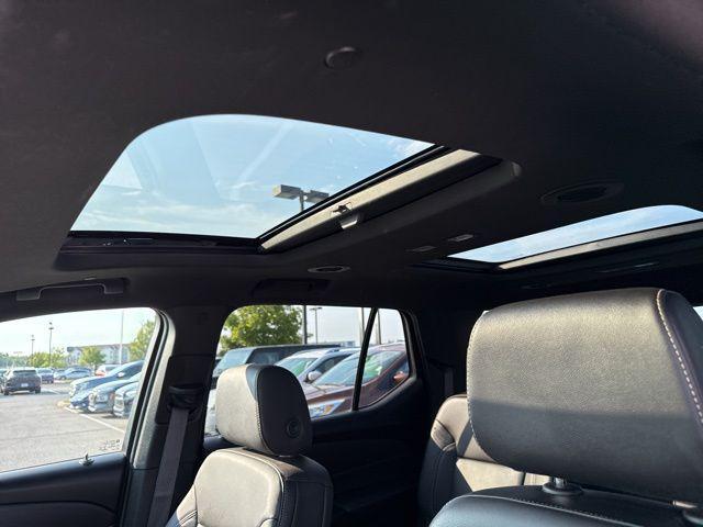 used 2022 Chevrolet Traverse car, priced at $32,834