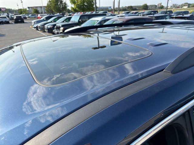 used 2022 Chevrolet Traverse car, priced at $32,834