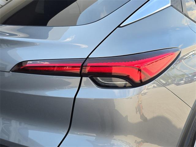 new 2025 Buick Envista car, priced at $25,670