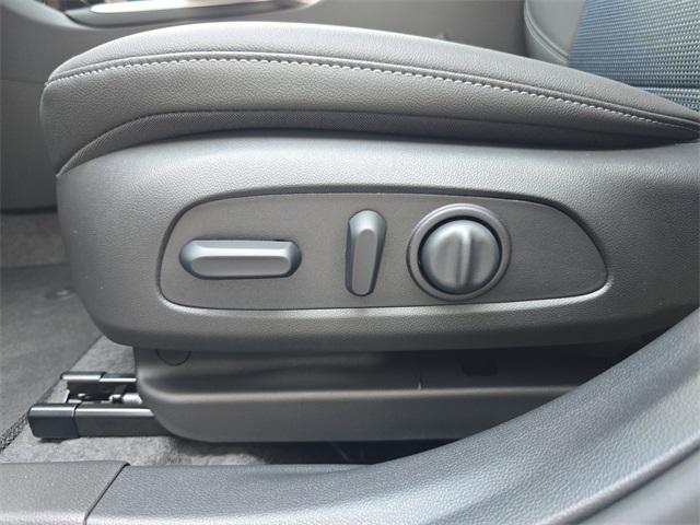 new 2025 Buick Envista car, priced at $25,670