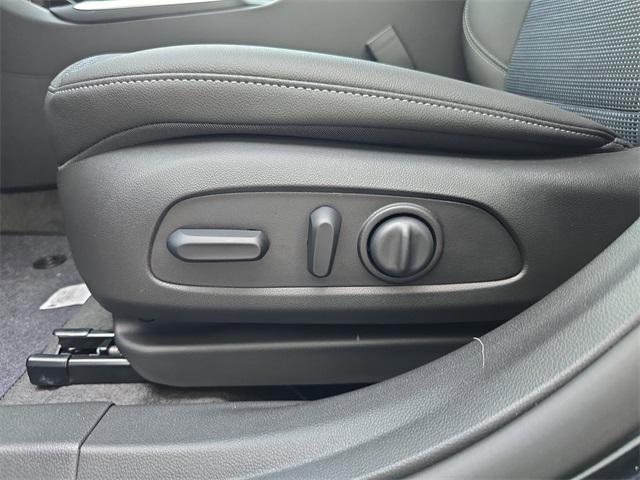 new 2025 Buick Envista car, priced at $24,300