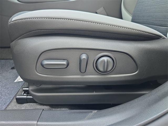 new 2025 Buick Envista car, priced at $25,323