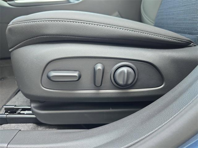 new 2025 Buick Envista car, priced at $24,906