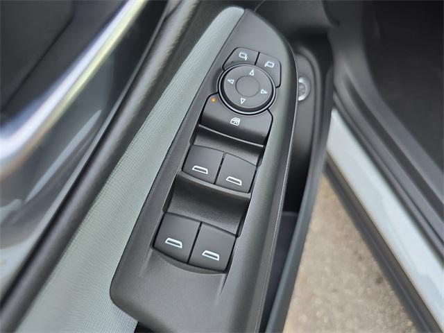 new 2025 Buick Envista car, priced at $26,582