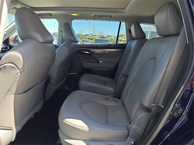 used 2021 Toyota Highlander Hybrid car, priced at $32,885