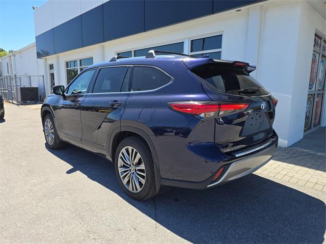 used 2021 Toyota Highlander Hybrid car, priced at $32,885