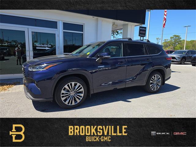 used 2021 Toyota Highlander Hybrid car, priced at $32,885