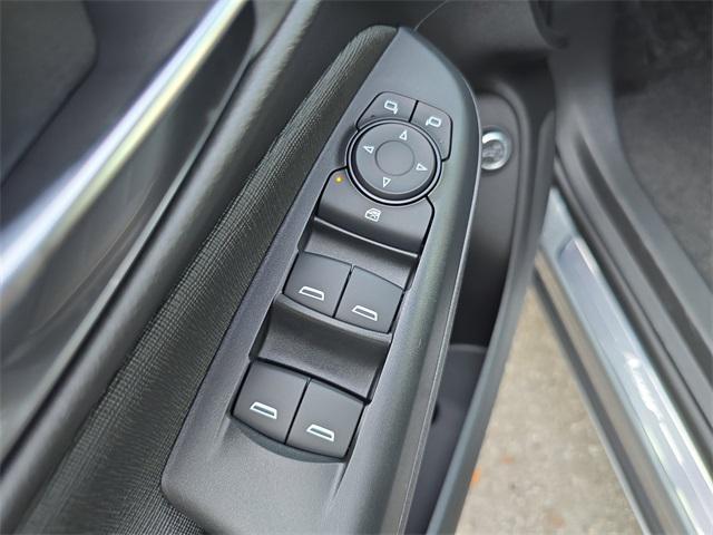 new 2025 Buick Envista car, priced at $28,668