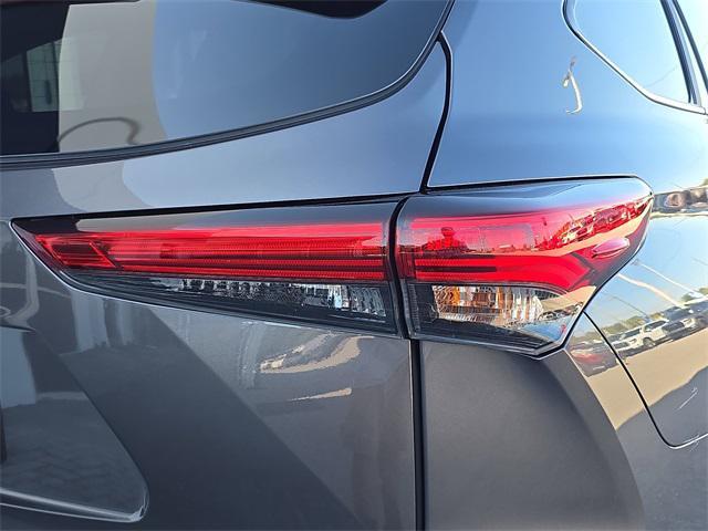 used 2023 Toyota Highlander car, priced at $31,775