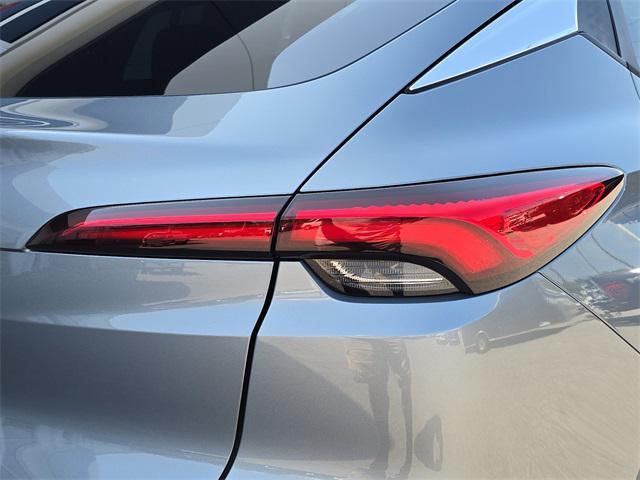 new 2025 Buick Envista car, priced at $26,231