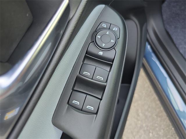 new 2025 Buick Envista car, priced at $25,323