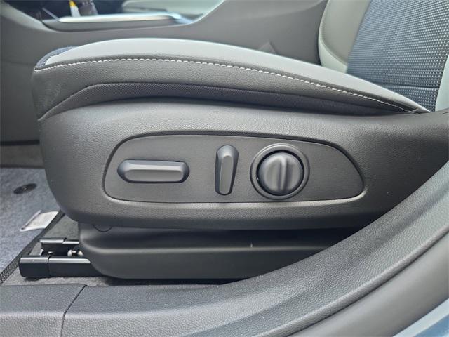 new 2025 Buick Envista car, priced at $25,323