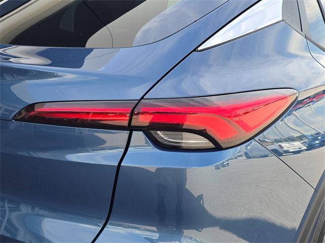 new 2025 Buick Envista car, priced at $25,323