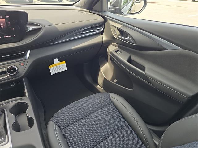new 2025 Buick Envista car, priced at $24,142