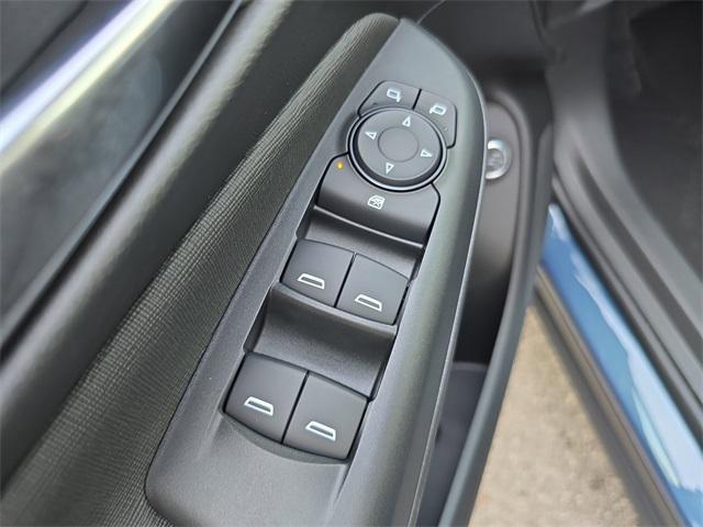 new 2025 Buick Envista car, priced at $27,068