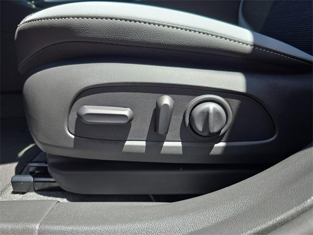 new 2025 Buick Envista car, priced at $27,275