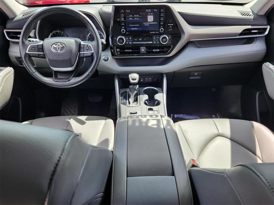 used 2022 Toyota Highlander car, priced at $32,995