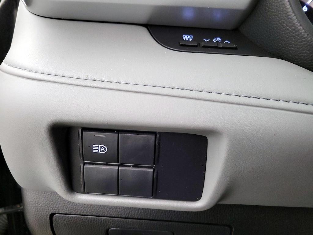used 2020 Toyota Highlander car, priced at $28,998