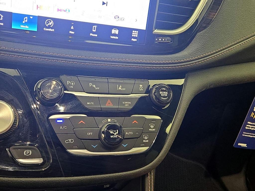 used 2021 Chrysler Pacifica Hybrid car, priced at $37,998