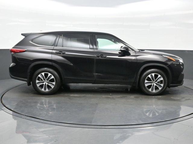 used 2022 Toyota Highlander car, priced at $32,490